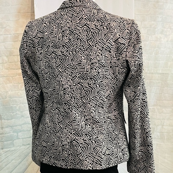 Emily Sz 10 Blazer, blue white graphic, 1 button, High hip, slit back w/flare. - Picture 5 of 7